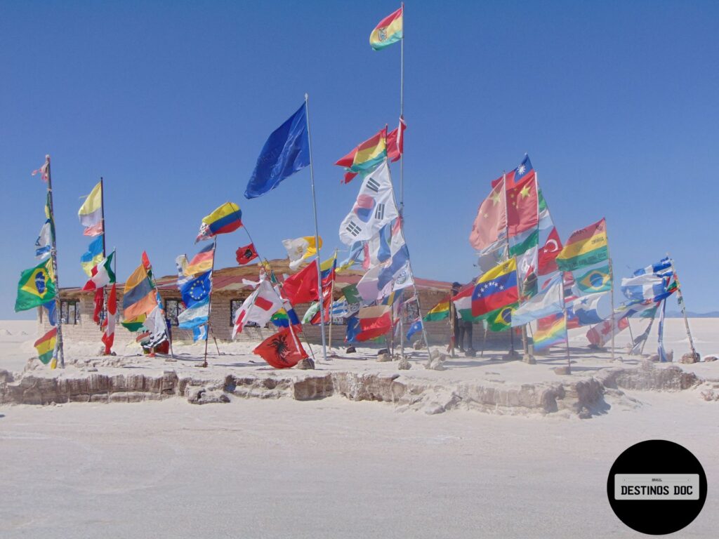 Monumento das Bandeiras - Salar Uyuni